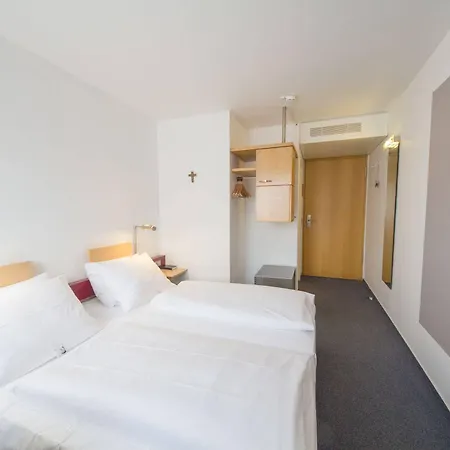 Stadthotel فندق 3*